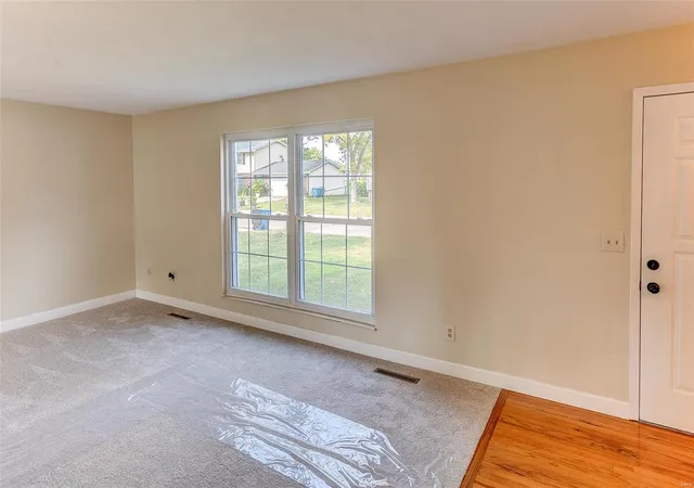 Photo 3 of Single family home for sale at 314 Goldenrod Ln, Belleville, IL 62226 | MLS# 24065085 | Listing updated on 2024-12-03