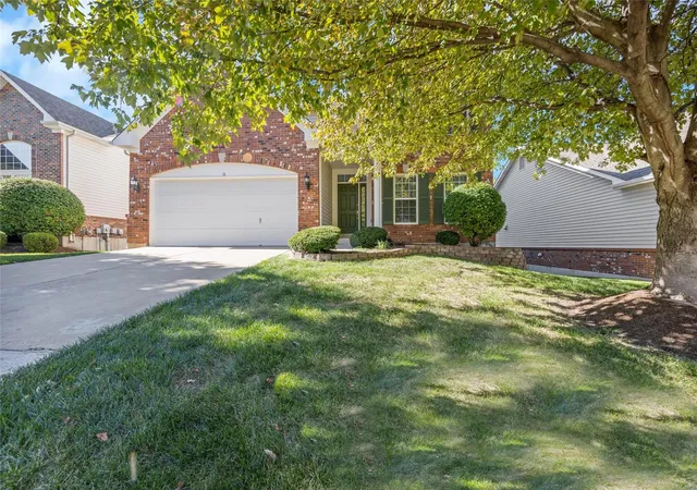Photo 3 of Single family home for sale at 18 Eagle Cove Ln, Saint Charles, MO 63303 | MLS# 24065210 | Listing updated on 2025-04-16