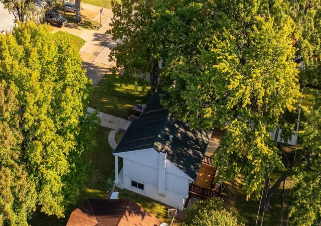 Photo 3 of Single family home for sale at 1212 Marchi Dr, Saint Louis, MO 63125 | MLS# 24065411 | Listing updated on 2024-11-04
