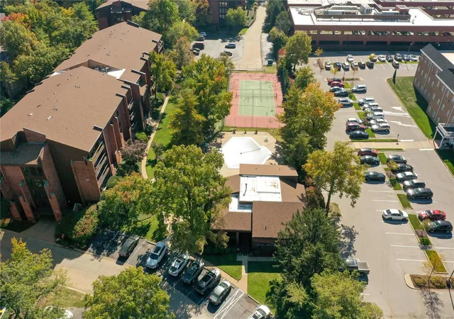 Photo 2 of Condo for sale at 572 Coeur De Royale Dr #102, Saint Louis, MO 63141 | MLS# 24065531 | Listing updated on 2024-12-17