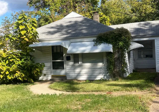 Photo 1 of Single family home for sale at 122 N Dade Ave, Saint Louis, MO 63135 | MLS# 24065627 | Listing updated on 2024-11-11
