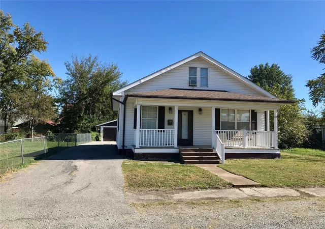 Photo 1 of Single family home for sale at 520 N 2nd Street, Dupo, IL 62239 | MLS# 24065701 | Listing updated on 2024-12-09