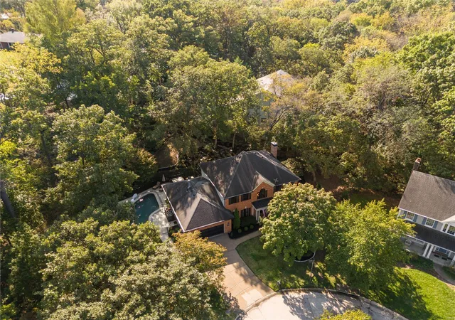 Photo 3 of Single family home for sale at 502 Pointe Essex Ct, Saint Louis, MO 63122 | MLS# 24065798 | Listing updated on 2024-10-28