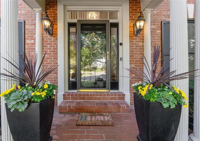 Photo 3 of Single family home for sale at 502 Pointe Essex Ct, Saint Louis, MO 63122 | MLS# 24065798 | Listing updated on 2024-10-28
