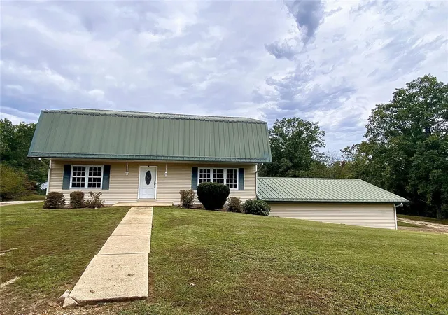 Photo 2 of Single family home for sale at 121 County Rd 400b, Ellington, MO 63638 | MLS# 24065815 | Listing updated on 2024-11-25