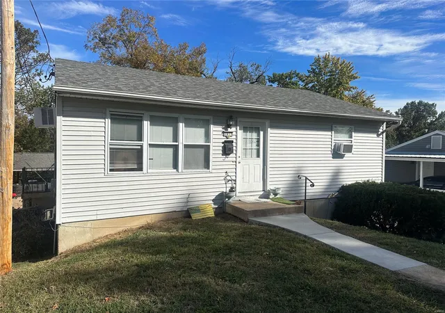 Photo 2 of Single family home for sale at 1015 W State St, Union, MO 63084 | MLS# 24065915 | Listing updated on 2024-11-28