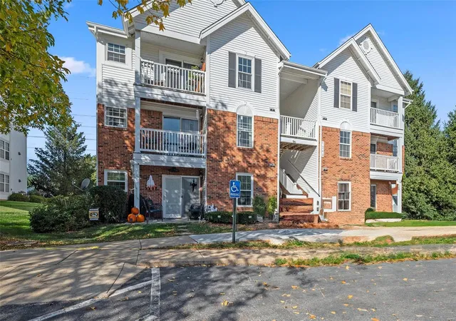 Photo 1 of Condo for sale at 1249 Woodland Point Dr #H, Saint Louis, MO 63146 | MLS# 24065980 | Listing updated on 2024-12-08