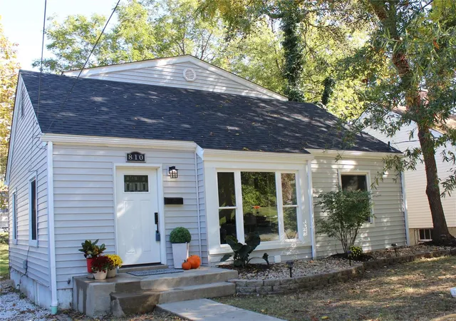Photo 2 of Single family home for sale at 810 Evans Ave, Saint Louis, MO 63122 | MLS# 24066309 | Listing updated on 2024-11-11