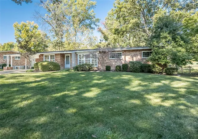 Photo 1 of Single family home for sale at 541 Beaucaire Dr, Saint Louis, MO 63122 | MLS# 24066362 | Listing updated on 2024-12-17