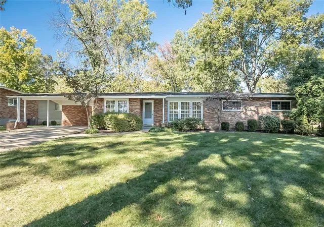 Photo 2 of Single family home for sale at 541 Beaucaire Dr, Saint Louis, MO 63122 | MLS# 24066362 | Listing updated on 2024-12-17