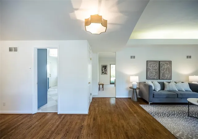 Photo 3 of Single family home for sale at 541 Beaucaire Dr, Saint Louis, MO 63122 | MLS# 24066362 | Listing updated on 2024-12-17