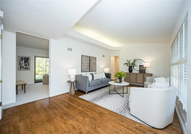 Photo 4 of Single family home for sale at 541 Beaucaire Dr, Saint Louis, MO 63122 | MLS# 24066362 | Listing updated on 2024-12-17