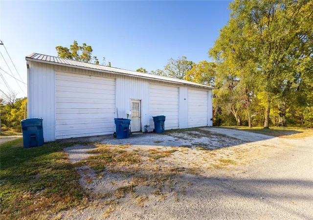 Photo 2 of Single family home for sale at 507 W Marion St, La Grange, MO 63448 | MLS# 24066638 | Listing updated on 2024-11-19