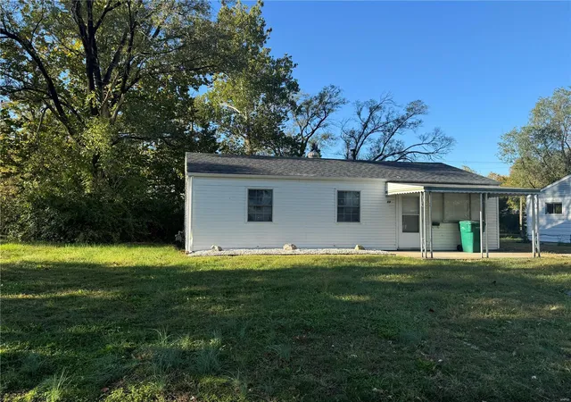 Photo 1 of Single family home for sale at 28 St Lambert Dr, East Saint Louis, IL 62206 | MLS# 24066659 | Listing updated on 2024-12-11