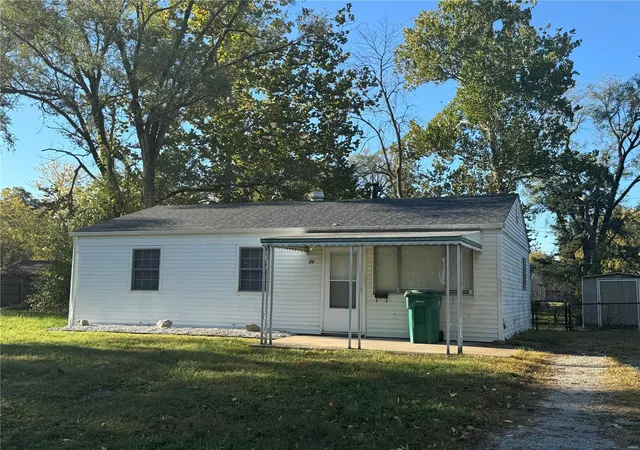 Photo 2 of Single family home for sale at 28 St Lambert Dr, East Saint Louis, IL 62206 | MLS# 24066659 | Listing updated on 2024-12-11