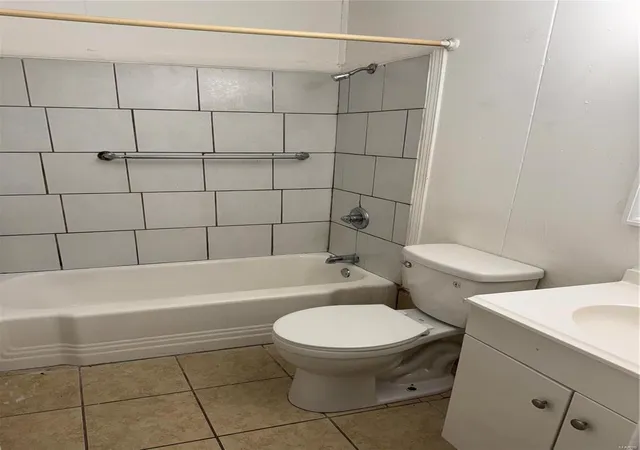 Photo 4 of Single family home for sale at 28 St Lambert Dr, East Saint Louis, IL 62206 | MLS# 24066659 | Listing updated on 2024-12-11