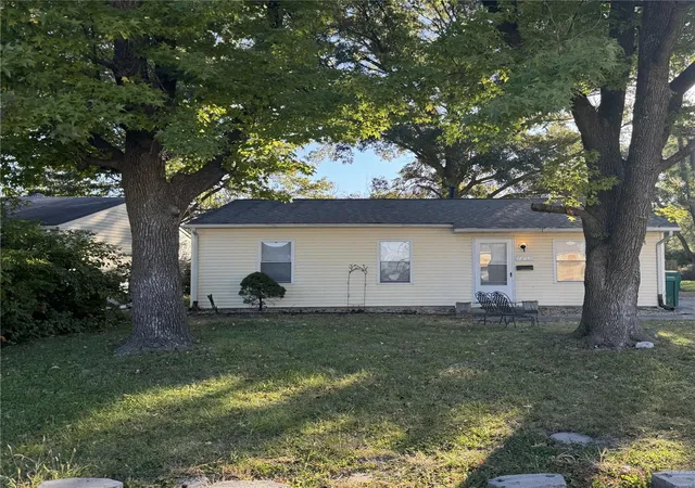Photo 1 of Single family home for sale at 734 St Martin Dr, East Saint Louis, IL 62206 | MLS# 24066712 | Listing updated on 2024-12-11