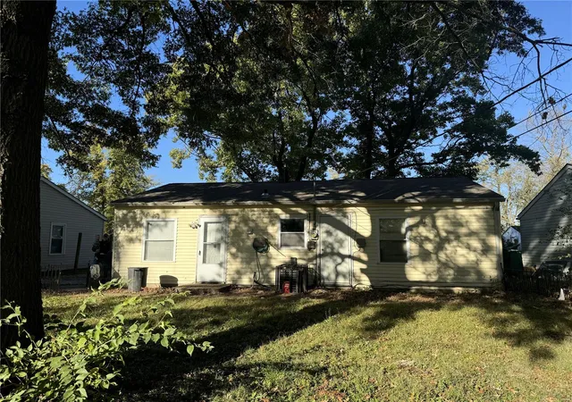 Photo 2 of Single family home for sale at 734 St Martin Dr, East Saint Louis, IL 62206 | MLS# 24066712 | Listing updated on 2024-12-11