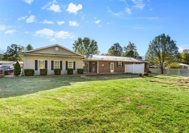 Photo 4 of Single family home for sale at 127 County Rd 39e, Ironton, MO 63650 | MLS# 24066742 | Listing updated on 2024-11-13