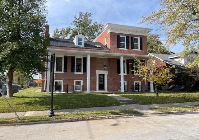 Photo 1 of Single family home for sale at 401 N 6th Street, Saint Charles, MO 63301 | MLS# 24066750 | Listing updated on 2024-12-07