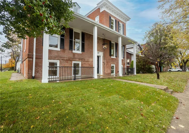 Photo 3 of Single family home for sale at 401 N 6th Street, Saint Charles, MO 63301 | MLS# 24066750 | Listing updated on 2024-12-07