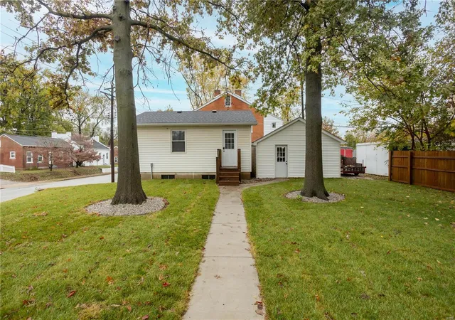 Photo 4 of Single family home for sale at 401 N 6th Street, Saint Charles, MO 63301 | MLS# 24066750 | Listing updated on 2024-12-07