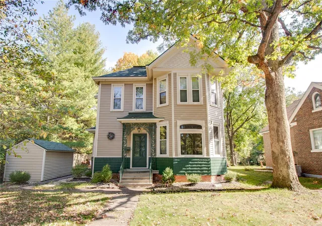 Photo 1 of Single family home for sale at 412 W 4th Street, Edwardsville, IL 62025 | MLS# 24066792 | Listing updated on 2024-12-08