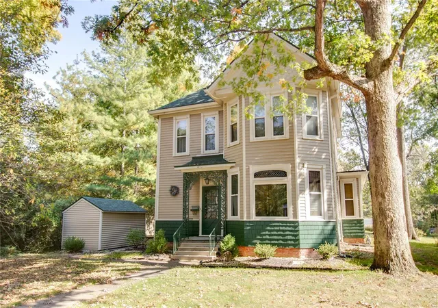 Photo 2 of Single family home for sale at 412 W 4th Street, Edwardsville, IL 62025 | MLS# 24066792 | Listing updated on 2024-12-08