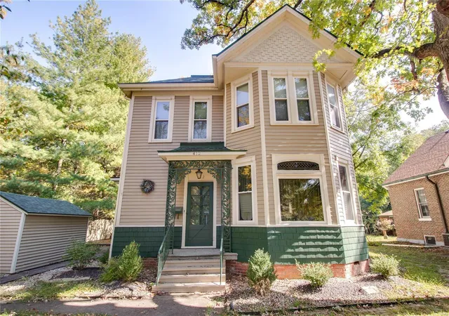 Photo 3 of Single family home for sale at 412 W 4th Street, Edwardsville, IL 62025 | MLS# 24066792 | Listing updated on 2024-12-08