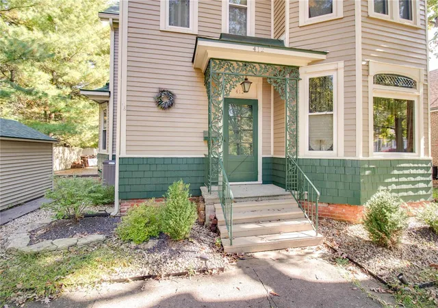 Photo 3 of Single family home for sale at 412 W 4th Street, Edwardsville, IL 62025 | MLS# 24066792 | Listing updated on 2024-12-08