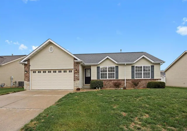Photo 1 of Single family home for sale at 820 Pacific Xing Dr, O Fallon, IL 62269 | MLS# 24067514 | Listing updated on 2024-11-18