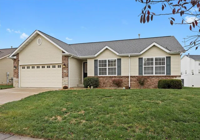 Photo 2 of Single family home for sale at 820 Pacific Xing Dr, O Fallon, IL 62269 | MLS# 24067514 | Listing updated on 2024-11-18