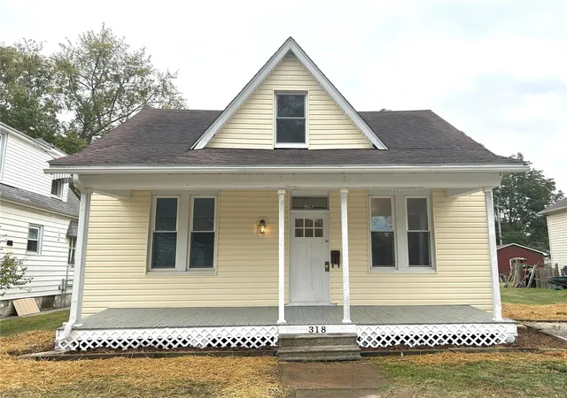 Photo 1 of Single family home for sale at 318 S 16th Street, Belleville, IL 62220 | MLS# 24067654 | Listing updated on 2024-12-15