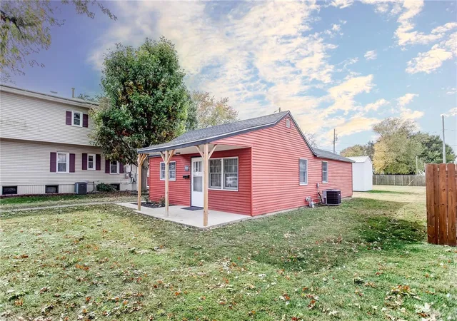 Photo 3 of Single family home for sale at 644 S 9th Street, Wood River, IL 62095 | MLS# 24067893 | Listing updated on 2024-12-09