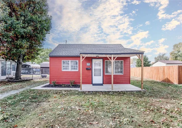 Photo 3 of Single family home for sale at 644 S 9th Street, Wood River, IL 62095 | MLS# 24067893 | Listing updated on 2024-12-09