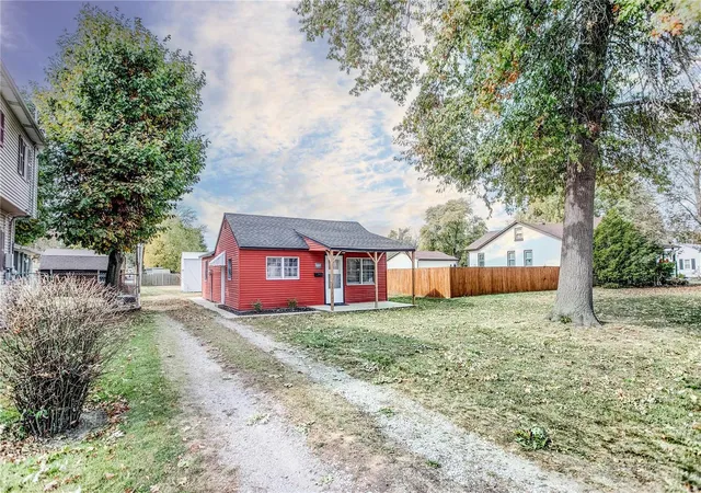 Photo 4 of Single family home for sale at 644 S 9th Street, Wood River, IL 62095 | MLS# 24067893 | Listing updated on 2024-12-09
