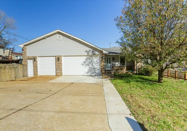 Photo 1 of Single family home for sale at 814 Country Hvn Dr, Imperial, MO 63052 | MLS# 24068309 | Listing updated on 2024-12-01