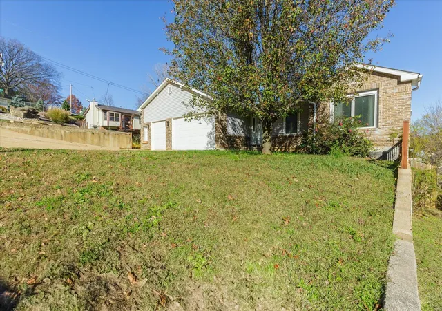 Photo 3 of Single family home for sale at 814 Country Hvn Dr, Imperial, MO 63052 | MLS# 24068309 | Listing updated on 2024-12-01
