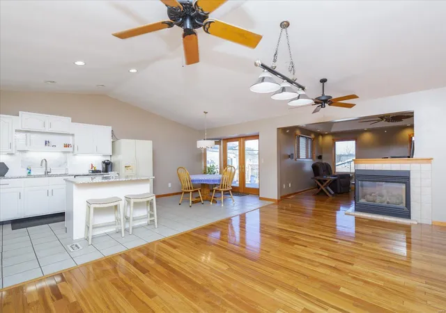 Photo 3 of Single family home for sale at 814 Country Hvn Dr, Imperial, MO 63052 | MLS# 24068309 | Listing updated on 2024-12-01