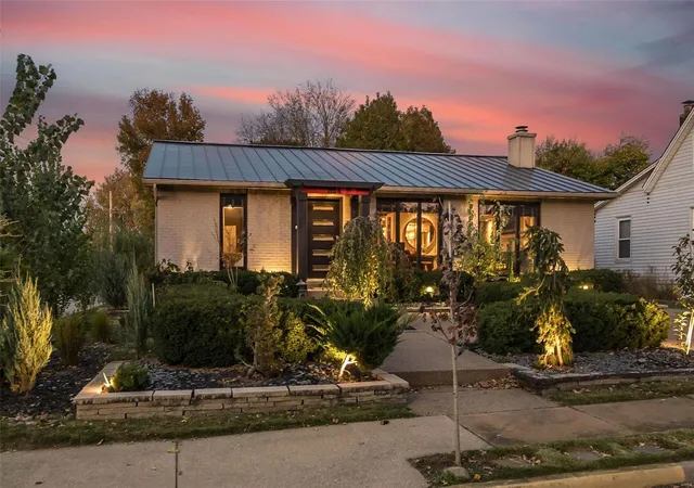 Photo 3 of Single family home for sale at 834 Madison St, Saint Charles, MO 63301 | MLS# 24068444 | Listing updated on 2024-11-13