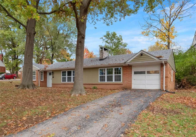 Photo 1 of Single family home for sale at 3 Lakeview Dr, Saint Louis, MO 63135 | MLS# 24068511 | Listing updated on 2024-11-24