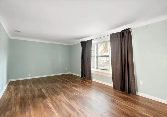 Photo 3 of Single family home for sale at 3 Lakeview Dr, Saint Louis, MO 63135 | MLS# 24068511 | Listing updated on 2024-11-24