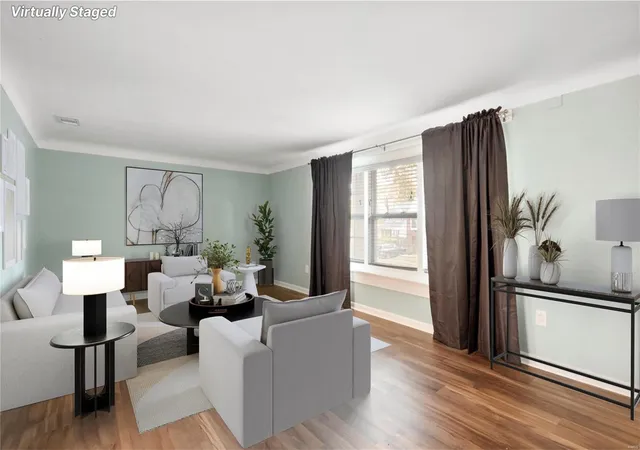 Photo 3 of Single family home for sale at 3 Lakeview Dr, Saint Louis, MO 63135 | MLS# 24068511 | Listing updated on 2024-11-24