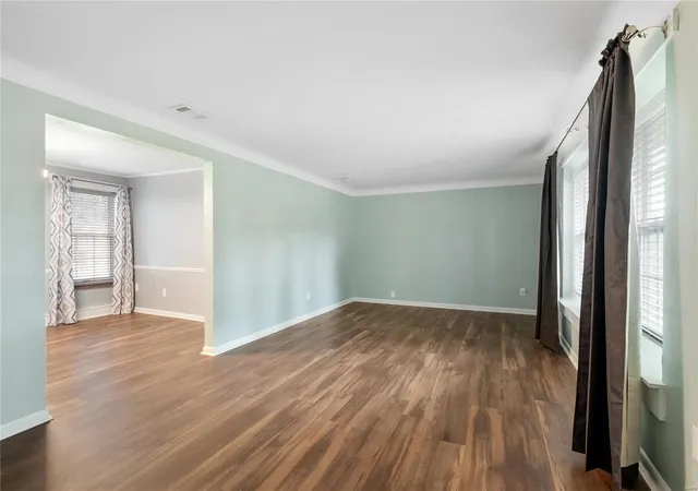 Photo 4 of Single family home for sale at 3 Lakeview Dr, Saint Louis, MO 63135 | MLS# 24068511 | Listing updated on 2024-11-24