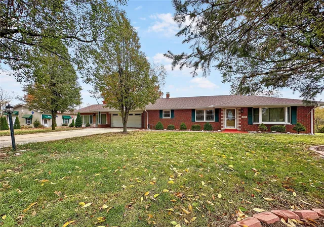 Photo 1 of Single family home for sale at 524 Forneris Hl, Collinsville, IL 62234 | MLS# 24069104 | Listing updated on 2024-11-18