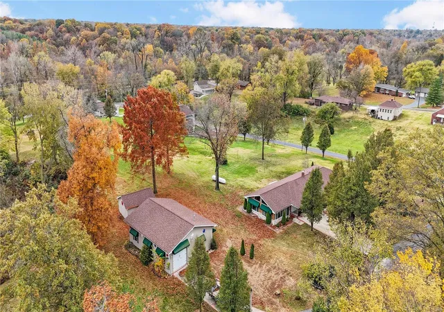 Photo 2 of Single family home for sale at 524 Forneris Hl, Collinsville, IL 62234 | MLS# 24069104 | Listing updated on 2024-11-18