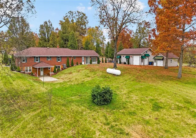 Photo 3 of Single family home for sale at 524 Forneris Hl, Collinsville, IL 62234 | MLS# 24069104 | Listing updated on 2024-11-18