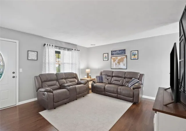 Photo 3 of Single family home for sale at 110 Meadow Ln N, Columbia, IL 62236 | MLS# 24069343 | Listing updated on 2024-11-13