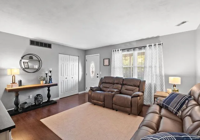 Photo 3 of Single family home for sale at 110 Meadow Ln N, Columbia, IL 62236 | MLS# 24069343 | Listing updated on 2024-11-13