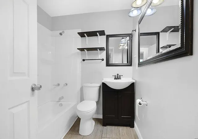 Photo 2 of Single family home for sale at 195 Bascom Dr, Saint Louis, MO 63135 | MLS# 24069669 | Listing updated on 2024-11-20